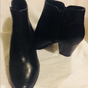 Jessica Simpson black booties
